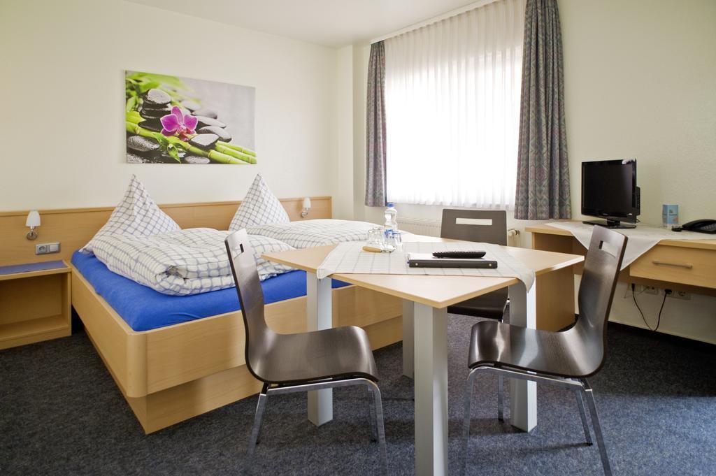 Hotel Koehler'S Hof Sehnde Habitación foto